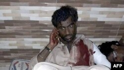 Один из пострадавших при взрыве в Лал Шахбаз Каландар. Пакистан, 16 февраля 2017 года.