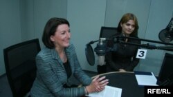 Претседтелката на Косово Атифете Јахјага за време на интервјуто во Радио Слободна Европа. 