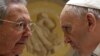 Рауль Кастро и папа Франциск во время встречи в Ватикане в мае 2015 г. 