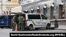 У Києві чоловік погрожував підірвати відділення банку у бізнес-центрі «Леонардо», 3 серпня 2020 року