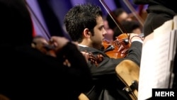 Тегеран симфониялық оркестрі. Иран, 14 ақпан 2012 жыл.