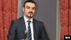Министерот за економија Ваљон Сарачини