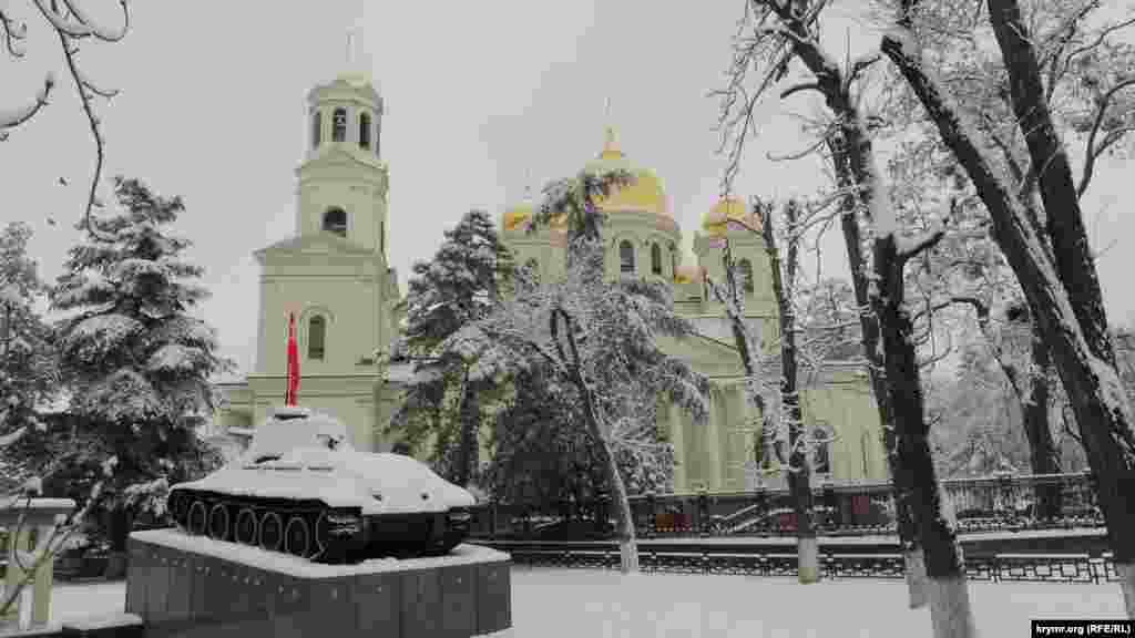 У кримській столиці розпочали підготовку до Нового року