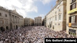 Pamje nga një demonstratë e djeshme në Barcelonë ku është kërkuar dialog