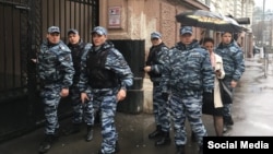Обыск в офисе "Открытой России" в Москве в апреле 2017 года