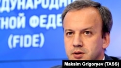 არკადი დვორკოვიჩი, რომელიც სხვადასხვა დროს იყო რუსეთის ვიცე-პრემიერი და პრეზიდენტის თანაშემწე, FIDE-ს პრეზიდენტი 2018 წელს გახდა.