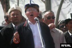 Топчубек Тургуналиев митингдердин биринде. 2009-жыл