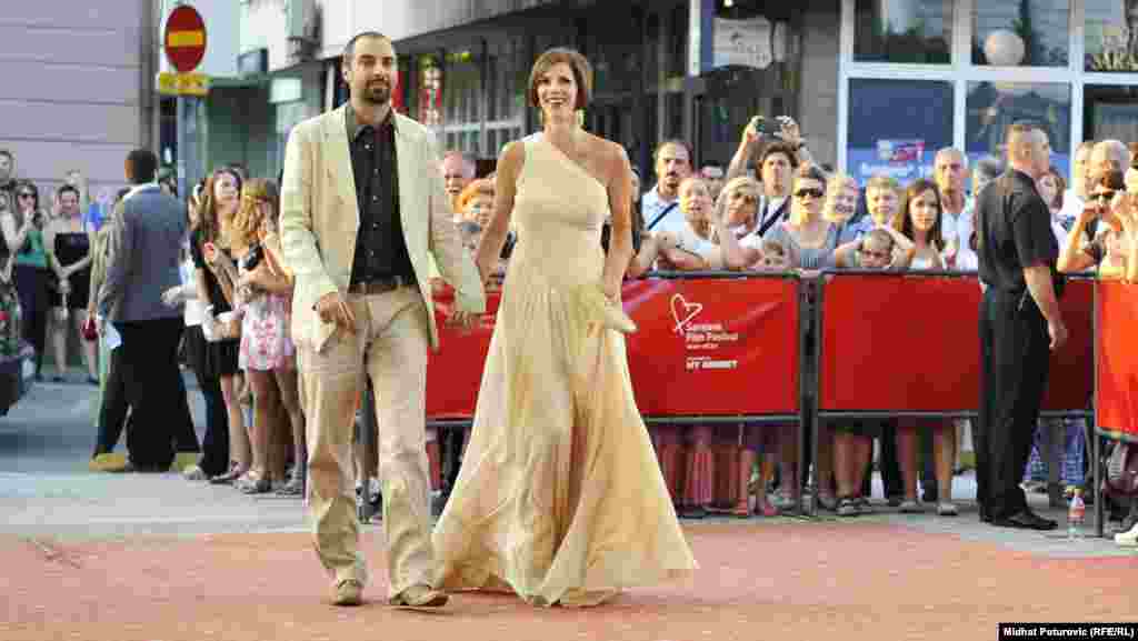 Hrvatska glumica Bojana Gregoric-Vejzović sa suprugom na crvenom tepihu