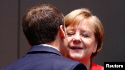Эммануэль Макрон жана Ангела Меркель. 29-июнь, 2018-жыл.