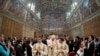 Папа Франциск уходит после мессы крещения 32 младенцев в Сикстинской капелле, иллюстративное фото