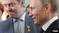 Cu președintele Putin la ceremonia acordării titlului de Erou al Muncii la St. Petersburg