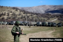 Ситуация у военной базы в селе Перевальное в Крыму, 3 марта 2014 года