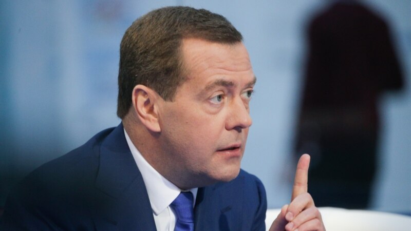 Медведев коррупциядә гаепләнгән түрәләр реестры булдыру карарын раслады