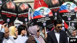 People demonstrate against Russia for its alleged role in a chemical attack in the Syrian province of Idlib, in front of the Russian Embassy in Ankara on April 7.