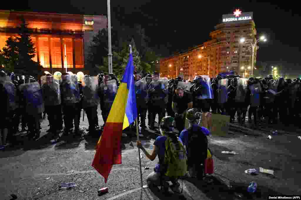 Protestatari vs forțele Jandarmeriei