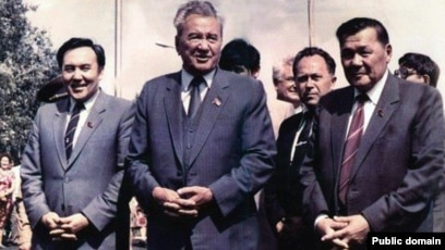 Кім жыныс мүшесі қисық жыныстық қатынасқа түскен?