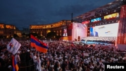 Skup pristalica opozicione stranke Snažna Armenija u Erevanu, 3. juna 2026.