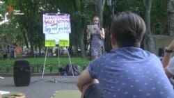 В Одесі у міському саду активісти читали твори Олега Сенцова (відео)