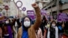 Protesta në Stamboll kundër tërheqjes së Turqisë nga Konventa që mbron gratë.
