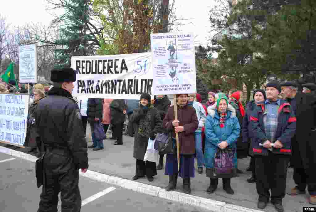 Mobilizarea protestatarilor comunişti de serviciu