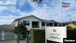په کینبرا کې د ایران پر سفارت د هېواد بیرغ رپېږي - د اګست ۲۶مې انځور.