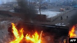 پېښور :د ناټو پر تېل وړونکو تانکرو بریدونه شوي.۲۰۱۱م کال د فبرورۍ ۲۵ نېټه 