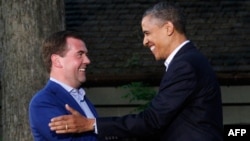 Premierul Dmitri Medvedev și președintele Barack Obama la Camp David, mai 2012.