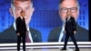 Fostul premier ceh, Andrej Babiš (stânga) și premierul actual, Petr Fiala, la o dezbatere televizată pe 1 octombrie, înainte de alegerile parlamentare 