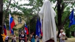 В Симферополе открыли памятник Владимиру Высоцкому