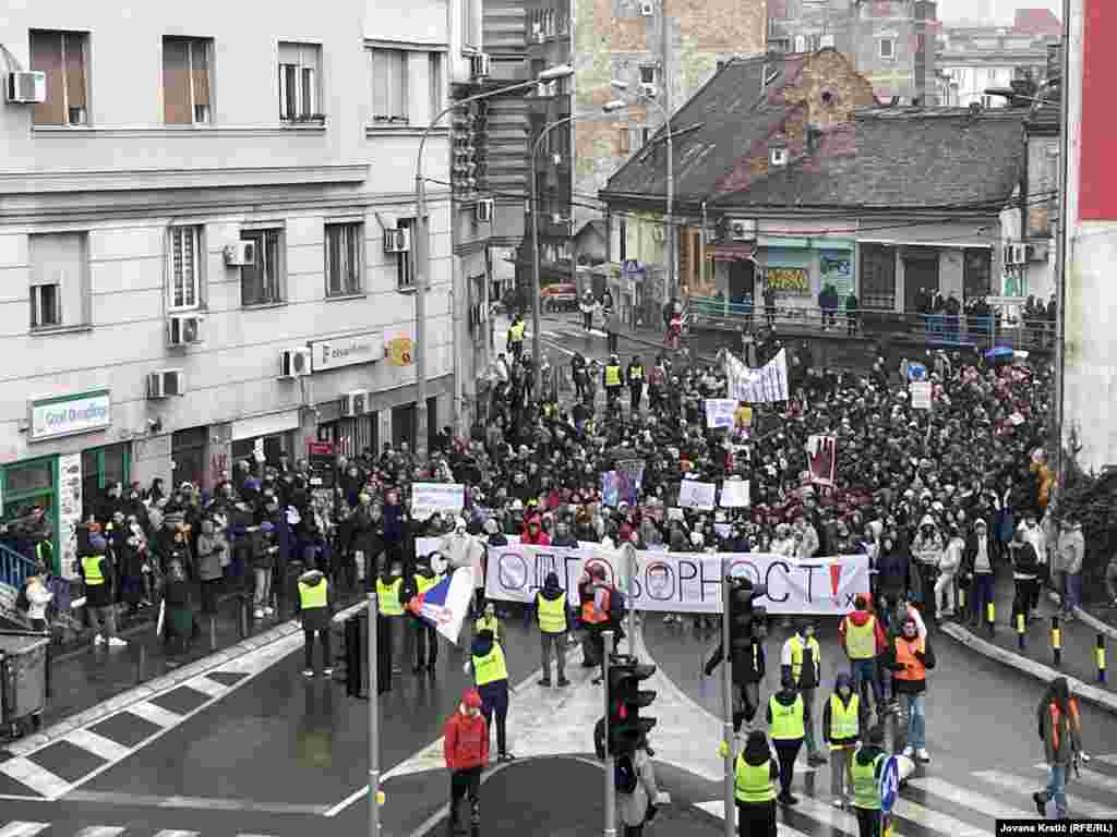 Studenti blokiraju više od 60 fakulteta i dva sedišta univerziteta, tražeći kako krivičnu, tako i političku odgovornost za smrt 15 osoba izazvanih urušavanjem nadstrešnice u Novom Sadu 1. novembra 2024.