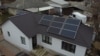 Un mic parc fotovoltaic cu o putere instalată de 3-5 kW poate să asigure consumul energetic al unei gospodării din zona rurală