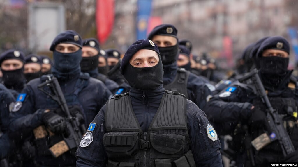 Për Policinë e Kosovës, që numëron rreth 10.000 pjesëtarë, Kurti tha se ajo "vazhdon të jetë një nga institucionet më të besueshme në vend".