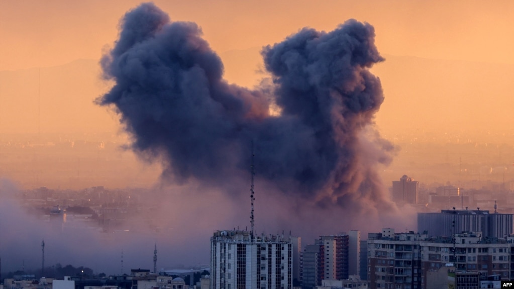 ادامۀ بمباران سنگین تهران در هفتمین روز جنگ