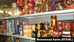 Iraq -- Canned food at Iraq market, Baghdad, 15Nov2010