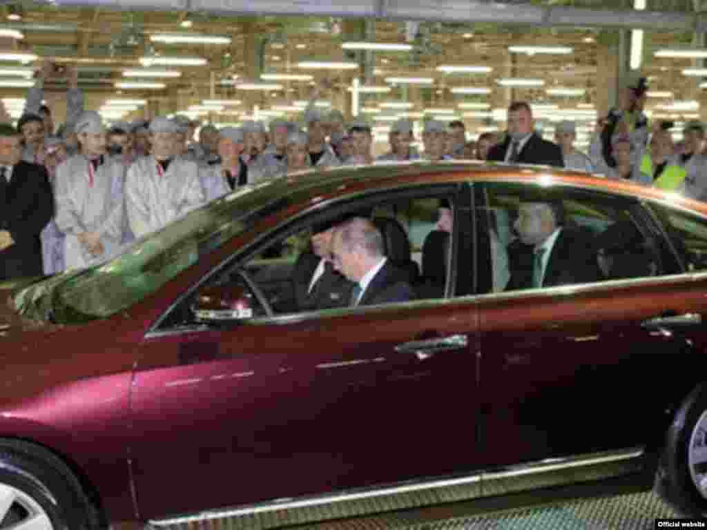 Владимир Путин открыл завод японского автоконцерна Nissan в Санкт-Петербурге