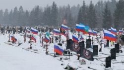 Могилы погибших на войне России в Украине: кладбище в Петербурге