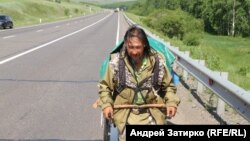 Шаман Александр Габышев в марте 2019 года начал свое путешествие из Якутска в Москву, где он намеревался «изгнать» Путина.