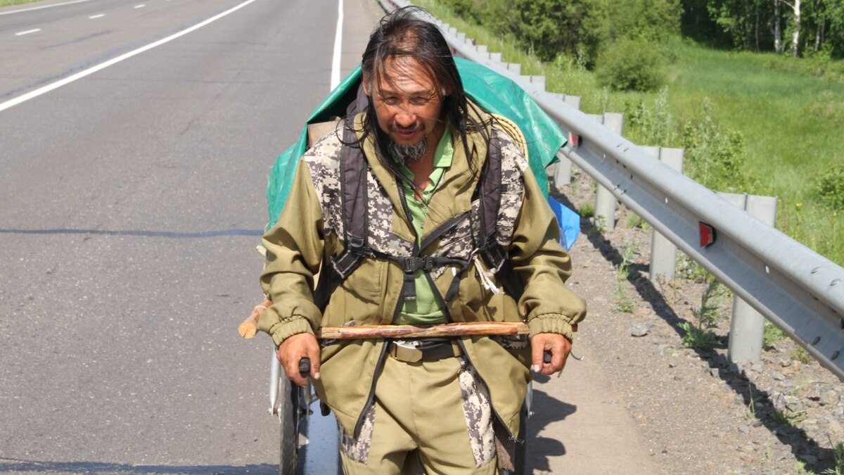 Шаман ранен в кремле. Шаман Габышев поход на Москву. Николай Алексеевич Габышев. Шаман против Путина. Габышев Мем.