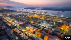 Kontejnerë me mallra në një port në Kinë. 5 shkurt 2025.