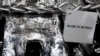 Слитки чистого алюминия хранятся в литейном цехе Красноярского алюминиевого завода "Русал" в сибирском городе Красноярске (архив)