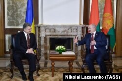 Президент України Петро Порошенко і президент Білорусі Олександр Лукашенко