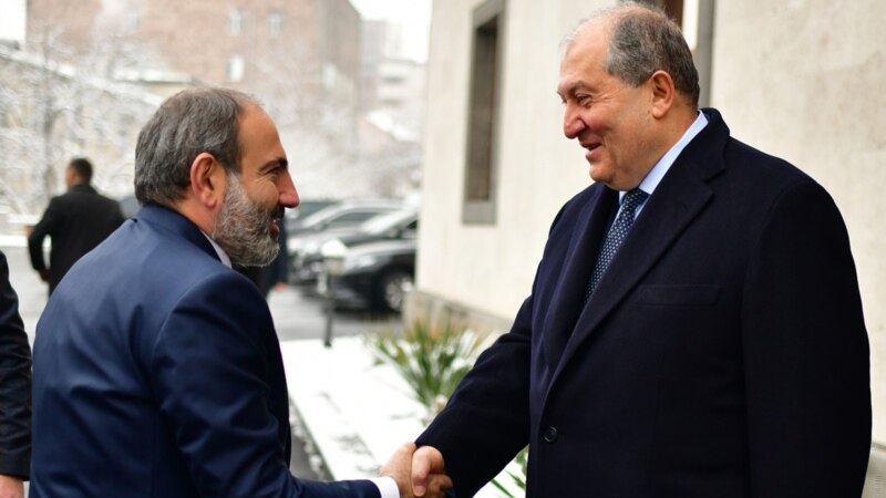Пашинян Армениянын премьер-министри болуп дайындалды