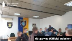 Кількох поліцейських Павлограда, включно з начальником відділку, підозрюють в тому, що вони «задля підвищення показників у роботі поліції змушували громадян вчиняти злочини»