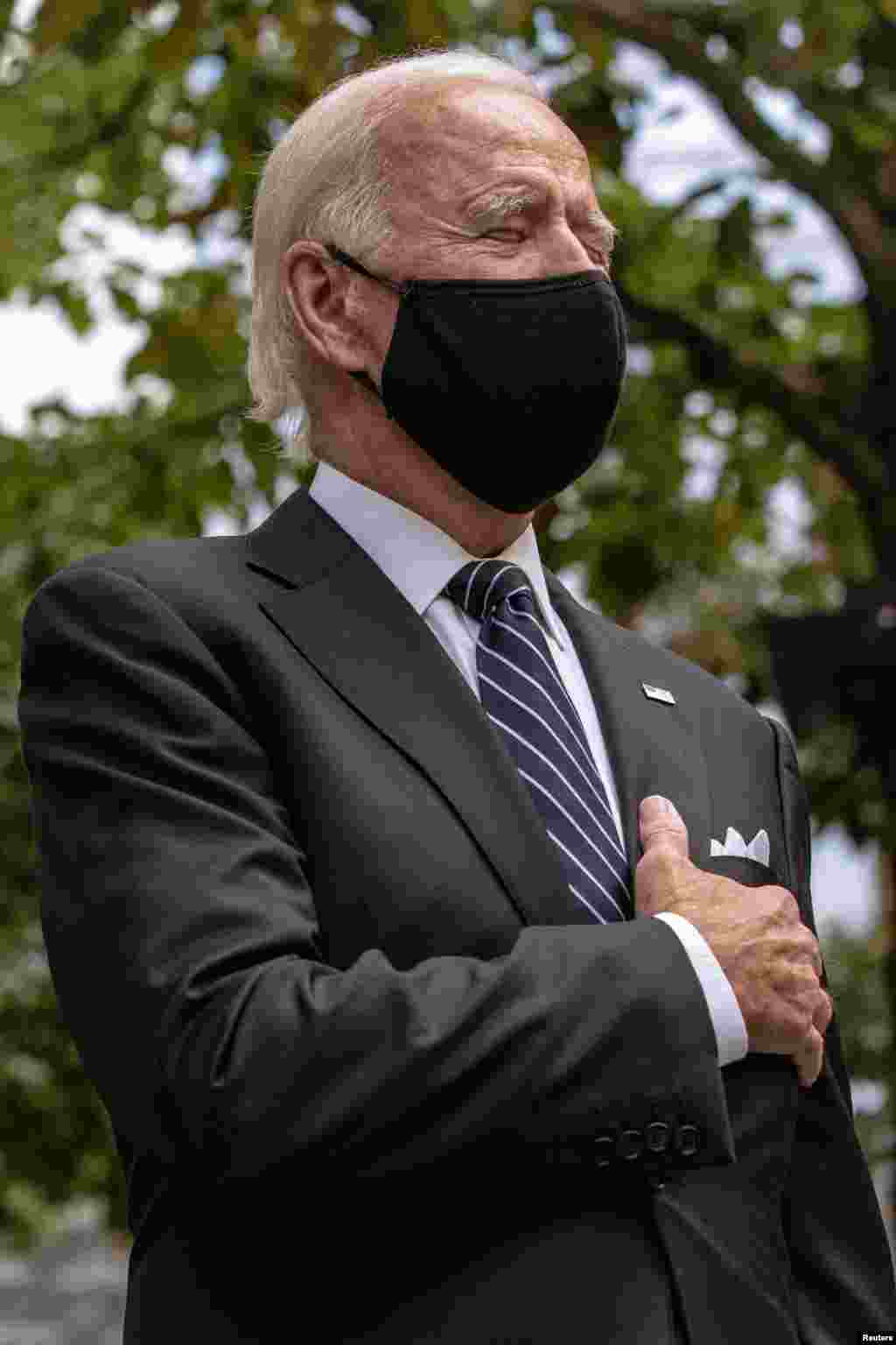 Кандидат у президенти від демократів та колишній віцепрезидент США Джо Байден відвідує в 19-у річницю терактів 11 вересня Національний меморіал та музей &laquo;9/11&raquo; у Нью-Йорку, США