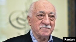 Kleriku turk që jeton në SHBA, Fethullah Gulen 