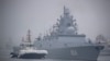 Fregata ruse, Admiral Gorshkov, përgatitet të ankorohet në një port në Qingdao, Kinë, në vitin 2019.