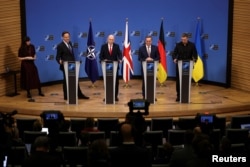 Генсекретар НАТО Марк Рютте, міністр оборони Великої Британії Джон Гілі, міністр оборони Німеччини Борис Пісторіус та міністр оборони України Михайло Федоров дають пресконференцію в штаб-квартирі НАТО в Брюсселі, Бельгія, 12 лютого 2026 року