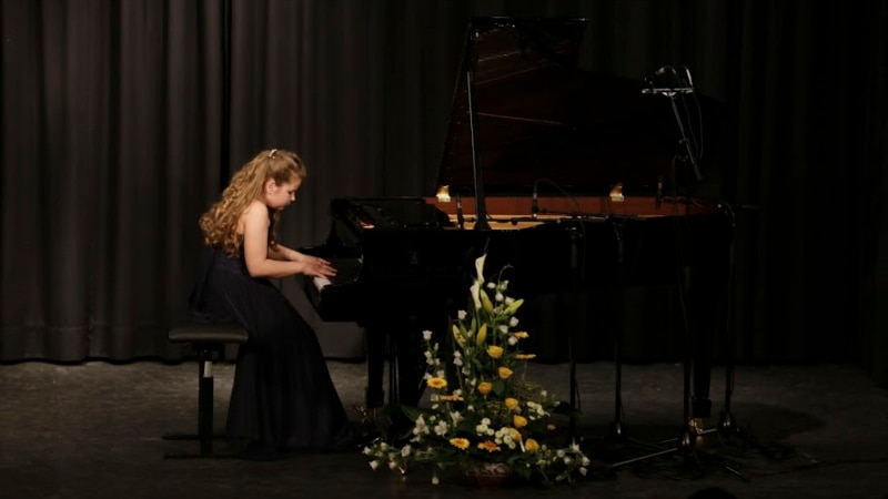 Меценат из Германии осуществил мечту юной пианистки из Крыма
