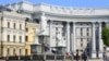 Дипломат має залишити територію України до кінця дня 30 квітня
