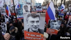 Pamje nga marshi i sotëm në Moskë në përkujtim të Boris Nemtsovit